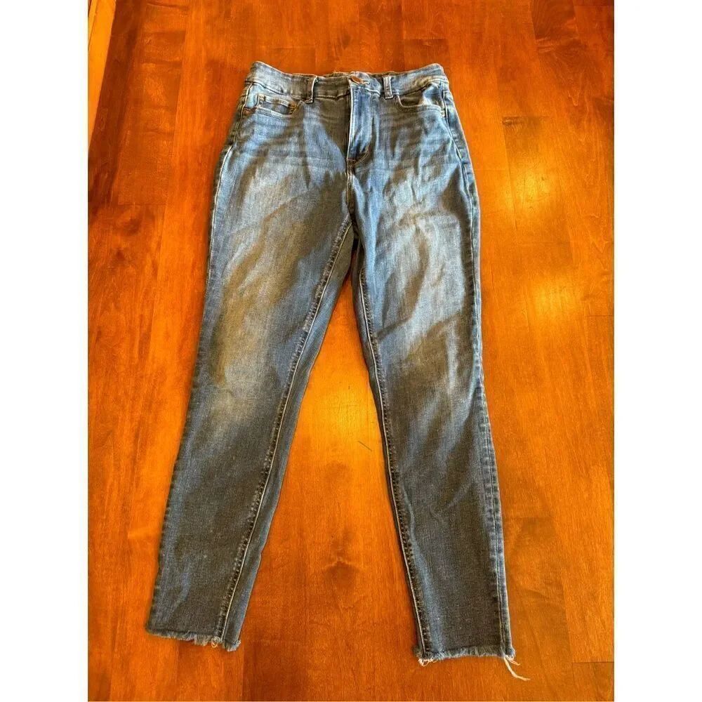 Woman’s M jeans Maurices high waisted jeans